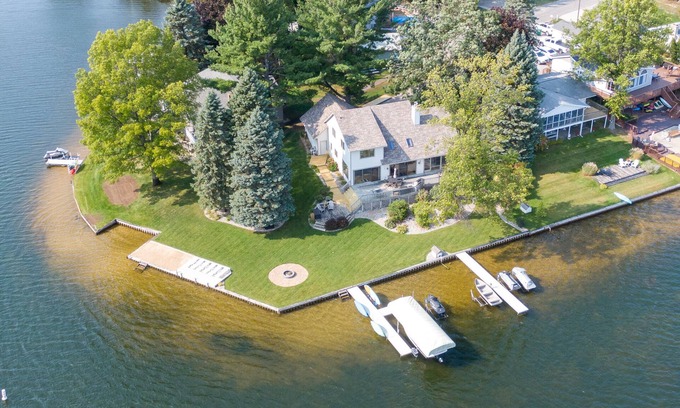 Mears Cabaña | The Lakehouse on Upper Silver Lake - 190' Lakefront!