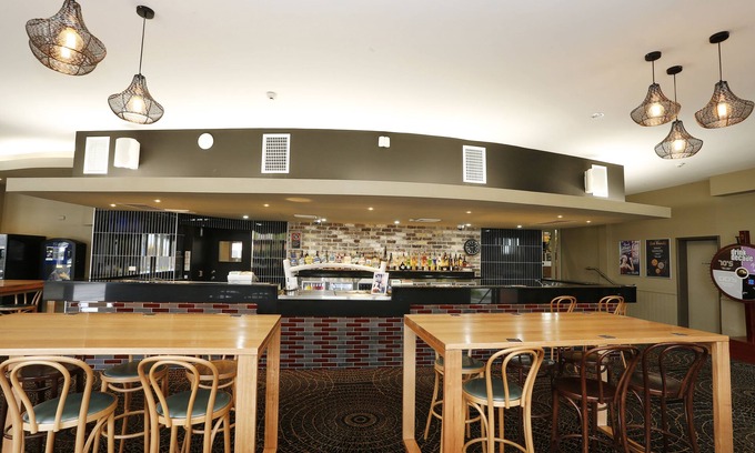The Entrance Hotel | The Lakes Hotel