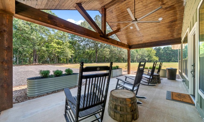 Russellville Casa | The Lakeside Bungalow, New Build on shores of Delaware Bay!