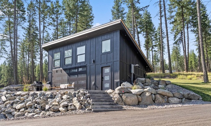 Lakeside Casa | The Lakeside House w/ pool & hot tub