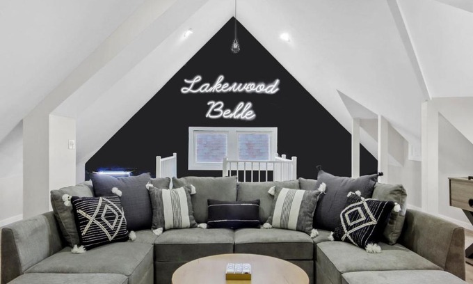 Edgewater Casa | The Lakewood Belle: Family Friendly Home 10 minutes to Downtown!