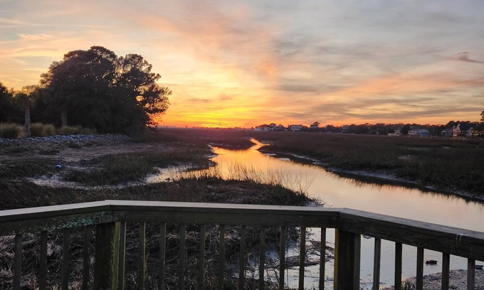 Folly Beach Condominio | The Landing at Little Oak ~ summer coastal getaway