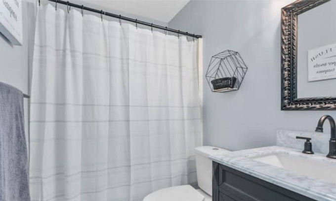 Parkville Casa | The Landing Pad-2 Bedroom 2 Bath w/ garage parking
