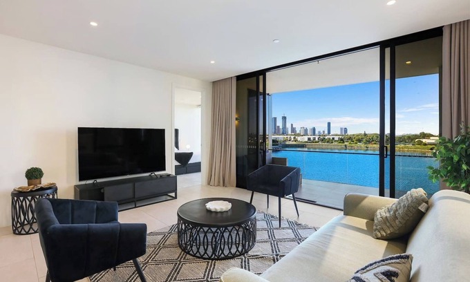 Mermaid Waters Apartamento | The Lanes: A life of Luxury w Lake View, Pool, Gym