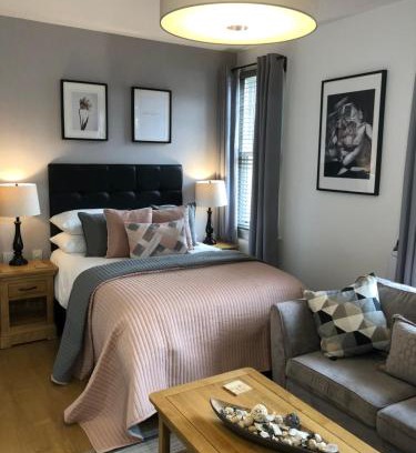 Wolverhampton Casa | The Larches