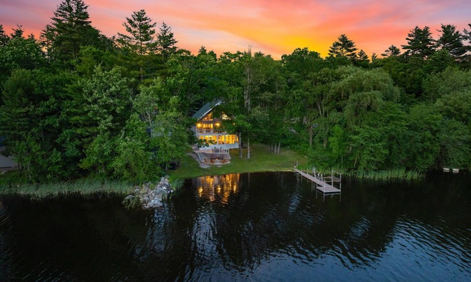 Nottingham Casa | The Largest Waterfront property on Pawtuckaway Lake for family memories!
