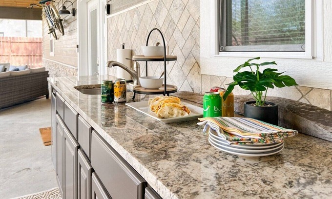 Fayetteville Casa | The Last Call | 9 min to UofA/Dickson St