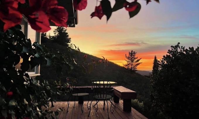 Monterey Apartamento | The Last Resort - Centrally Located Oceanview Studio