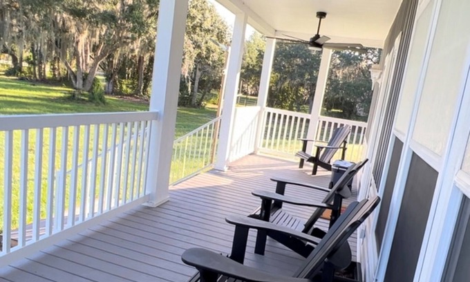 Okeechobee Casa | The Last Stand Farmhouse! Beautiful kitchen, TV room, AC, WiFi in Okeechobee