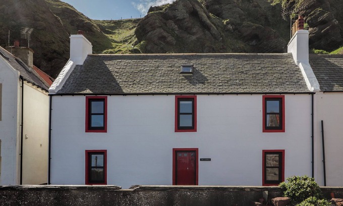 Pennan Cabaña | THE LAURELS, family friendly, country holiday cottage in Gardenstown