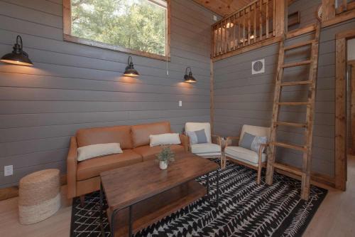 Lookout Valley Neighborhood Association Casa | The Lavender Loft