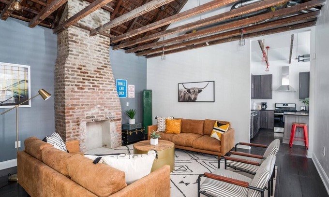 Radcliffeborough Apartamento | The Lawrence Suite: Modern Charleston Gem