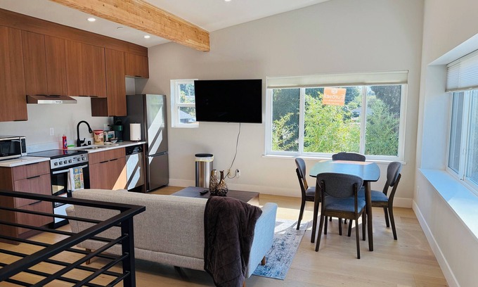White Center Casa | The Laylow Residence: 12 mins to SEA ✈️ and Downtown Seattle