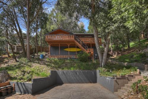 Crestline Casa | The Lazy Bear Cabin - For 6