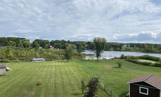 Manawa Cabaña | The Lazy Bear Lake House on beautiful Bear Lake, covered deck, great view