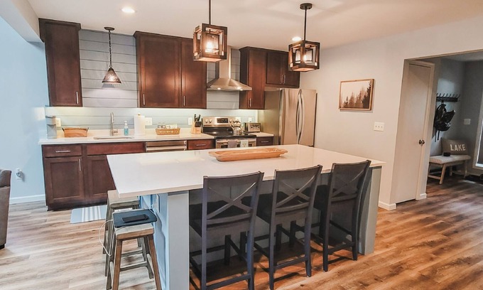 Thayerville Casa | The Lazy Bear - Newly updated townhome in Deep Creek. Minutes to everything!