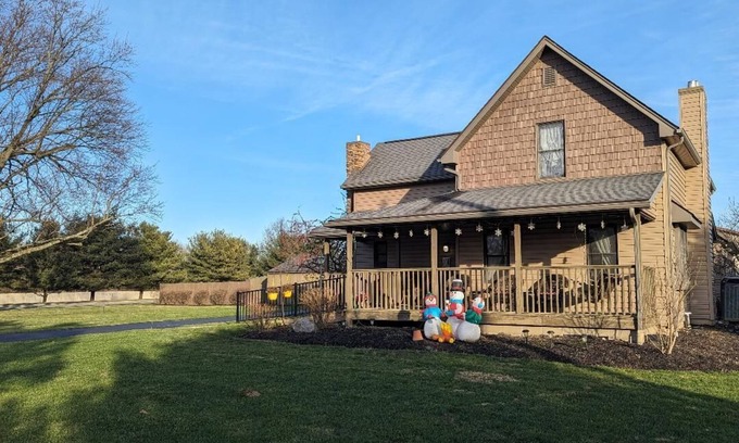 Lewis Center Casa | The Lazy Cat Lodge - Hot Tub - Fire Pit