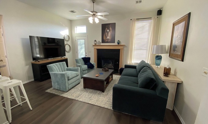 Edmond Casa | The Lazy Lasso - Western-Style Home Away From Home