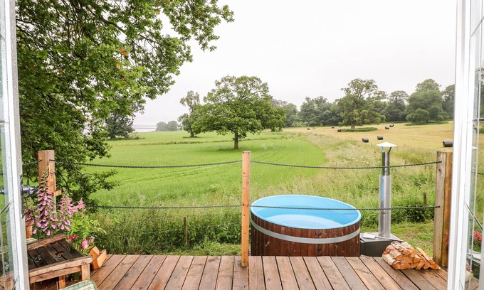 Rugeley Cabaña | The Lazy Mare by The Water