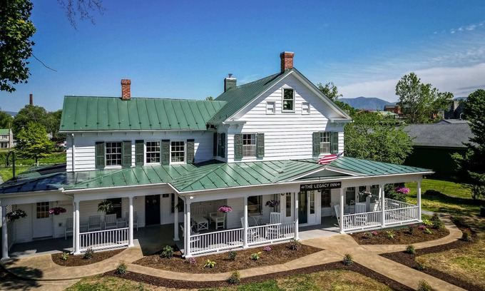Luray Casa | The Legacy Suites Collection Full Property Rental