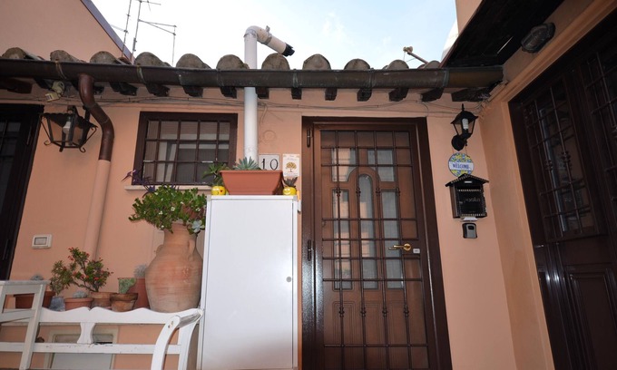 Suburbio XI della Vittoria Casa | "The Lemon" cottage. Entire small house near Staz. St. Philip Neri.