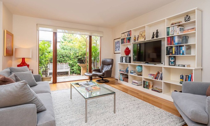 Glen Iris Casa | The Light House - Close to Harold Holt Swim Centre