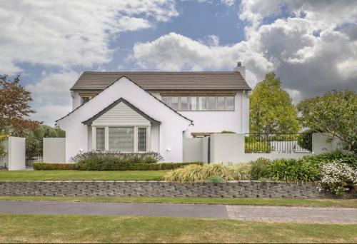 Christchurch Casa | The Light Inn