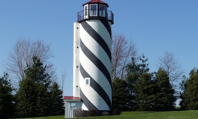Dickeyville Casa | The Lighthouse Bungalow