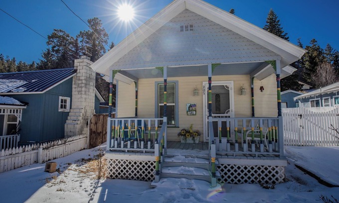 Cloudcroft Casa | The Lilac Cottage is a charming 2-bedroom house in Cloudcroft with fenced yard!