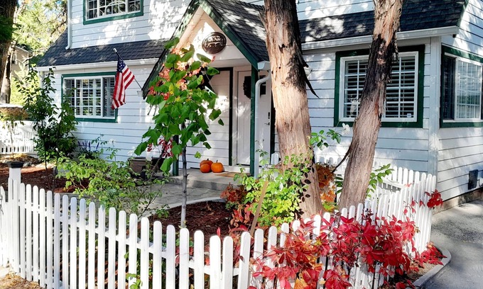 Cedar Glen Casa | The Lily Pond Cottage, Lake Arrowhead, CA