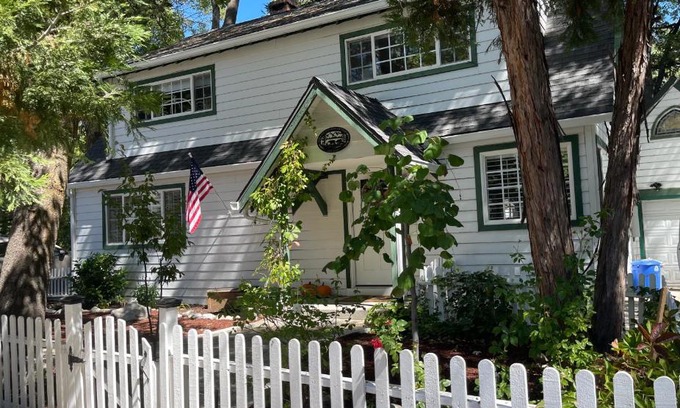 Cedar Glen Casa | The Lily Pond Cottage, Lake Arrowhead, CA