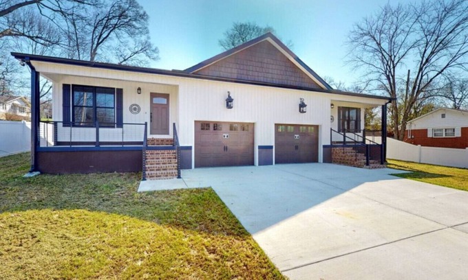 Fayetteville Casa | The Lincoln B | Downtown Dreamin