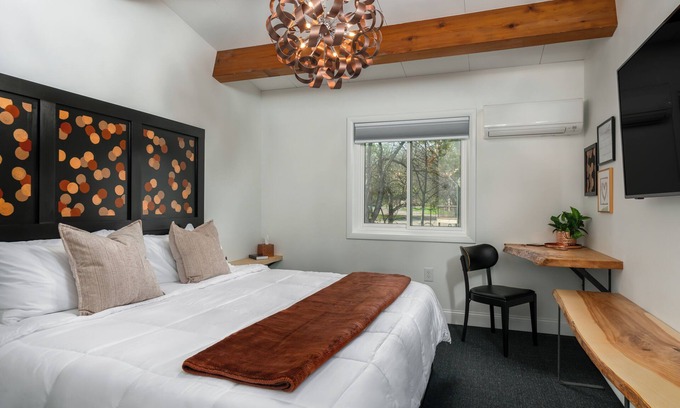 Ellicottville Hotel | The Lincoln Boutique Motel