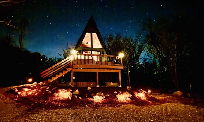 Ironton Cabina | The Linkin: a cozy mountain cabin w/ king bed
