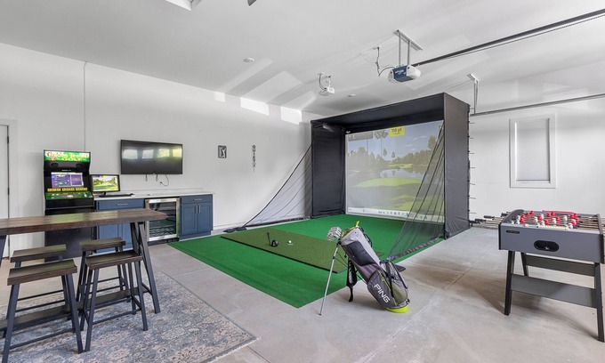 Sheboygan Casa | The Links! - Luxury Golf Retreat with Golf Simulator