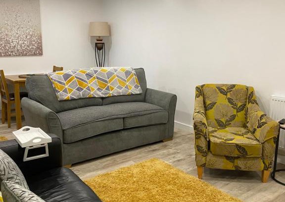 Newbridge Apartamento | THE LIONS DEN