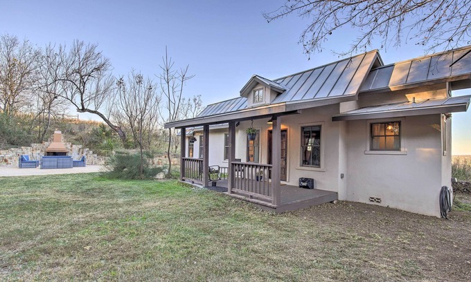 Castroville Cabaña | The Little Alsatian House: 18 Miles to San Antonio