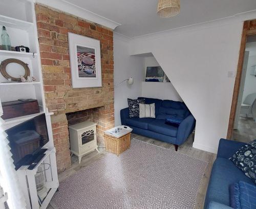 Deal Casa | The little Blue House Cosy two bedroom cottage