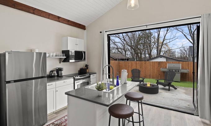 Holcomb Cabina | The Little Cabin By The Lake