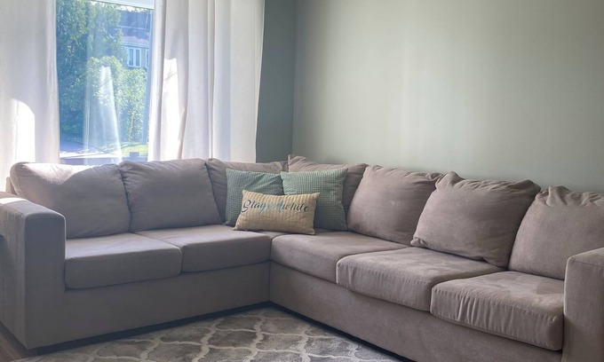 Timiskaming District Casa | The Little Green House :2 bedroom house on river, short walk to downtown core