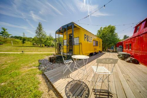 Adrian Furnace Apartamento | The Little Giant, Converted Railcar in DuBois!