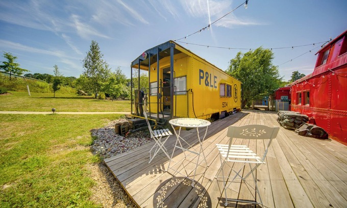 Adrian Furnace Apartamento | 'The Little Giant,' Converted Railcar in DuBois!