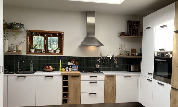 Veeweide Casa | The Little Green House in the cobbled street