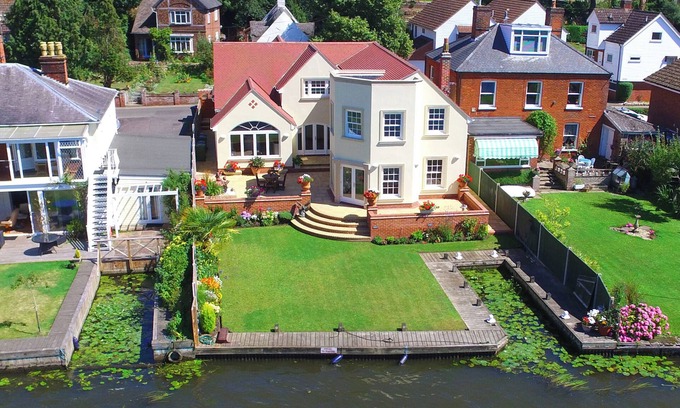 Horning Casa | THE LITTLE HOUSE, family friendly, with a garden in Horning