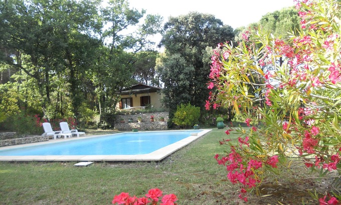 Rochegude Apartamento | La casita en el bosque de pinos