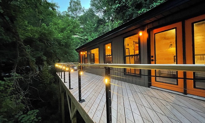 Smithville Cabina | The Little Lake House @ Center Hill Lake Cozy 2-bedroom cabin super fast wi-fi