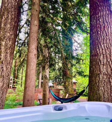 Rhododendron Casa | The Little Lolo Lodge