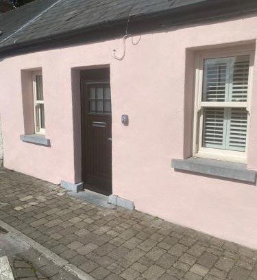 Cashel Casa | The Little Pink Cottage