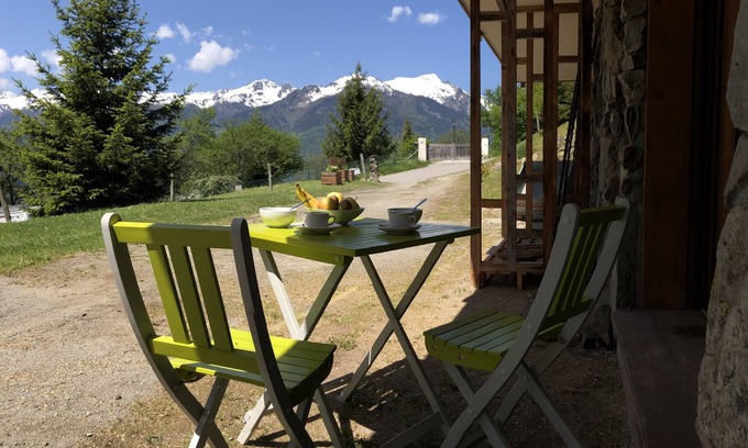 Navette Apartamento | The little shuttle with a view of the mountains