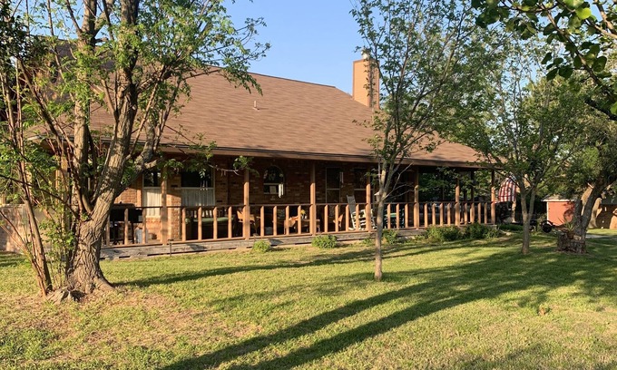 Salado Casa | The Live Oak Home: private area with song birds, wildlife and bright stars.